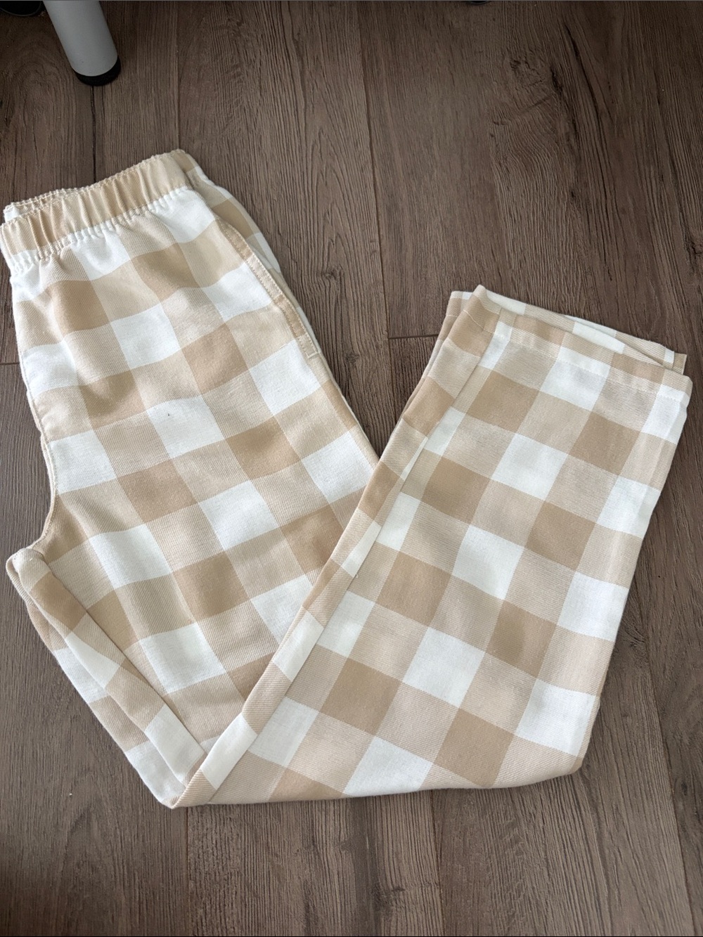 Old Navy Kids Beige and White Pajama Pants. Size large 10/12